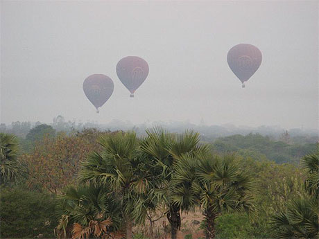 Bagan en montgolfi�re