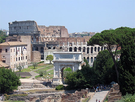 Le Colis�e et l'arc de Titus vus du Palatin