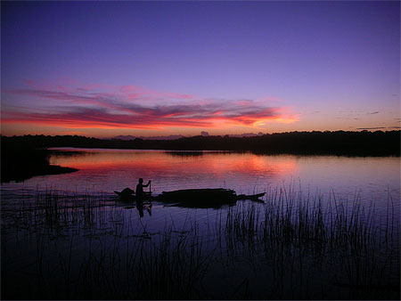 Pirogue au couchant