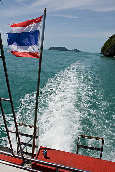En quittant Ang Thong