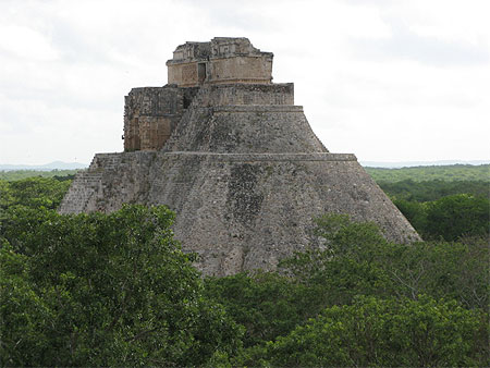 Uxmal, la pyramide du magicien