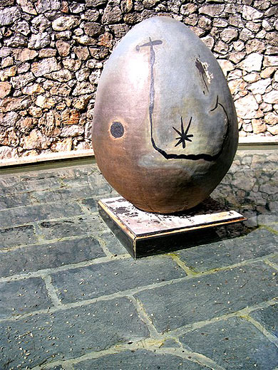 Sculptures de Miro � la Fondation Maeght