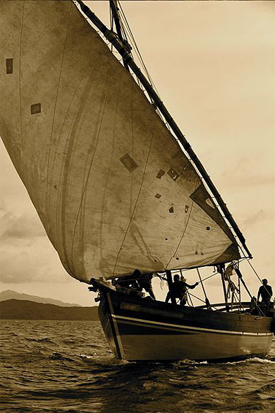 Les voiles gonfl�es par le "Varatraza"
