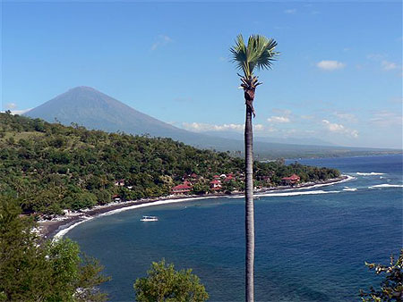 Agung et mer de Bali se conjuguent � Amed
