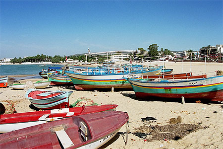 La plage et les barques des p�cheurs de Hammamet