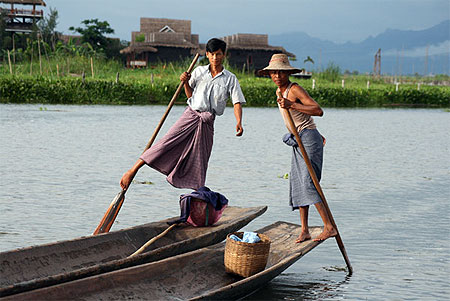 Deux p�cheurs sur le lac Inle