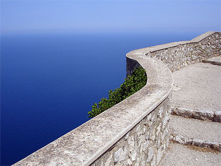 Panorama sur la mer au nord-est de l'�le � 300m de hauteur