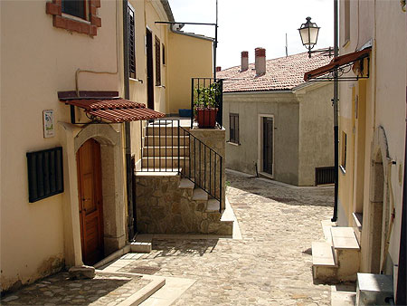 Une charmante ruelle �troite au vieux village