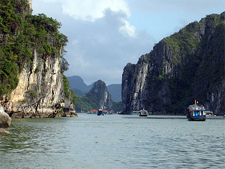 Baie d'Along