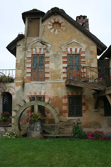 Domaine de Marie-Antoinette - Moulin et sa roue � eau