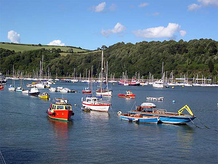 Dartmouth - Petits bateaux sur la rivi�re Dart
