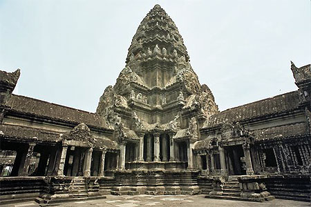 Angkor Wat c�t� cour...