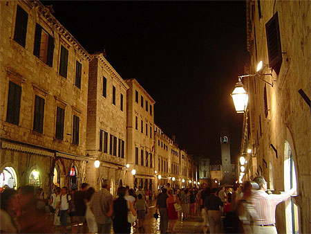 La stradun la nuit