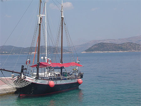 Bateau dans le port de Lopud