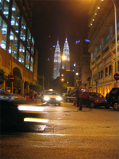 Petronas de nuit