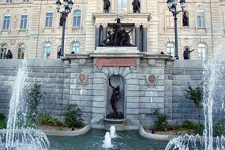 Au pied du Parlement