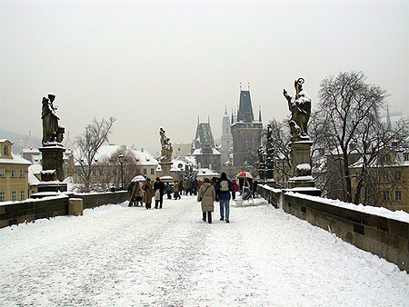Le Pont Charles sous la neige
