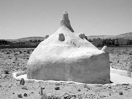 Mausol�e dans un des cimeti�res