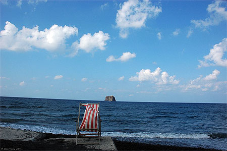 Strombolicchio, vu de Stromboli