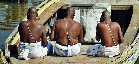 3 bouddhas en croisi�re sur le Gange