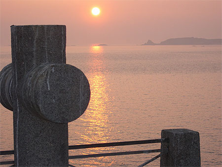 Coucher de soleil sur la tombe de l'�crivain myst�re...