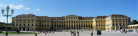 Vienne-Ch�teau-de-Sch�nbrunn-vue-cot�-cour