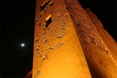 Temple de Kom Ombo by night 