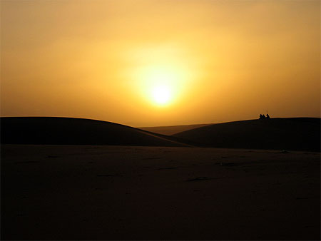 Coucher de soleil dans le d�sert marocain