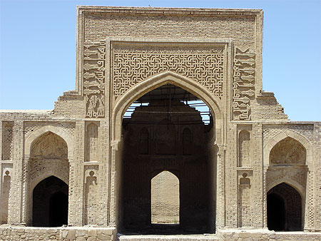 Caravans�rail robat-e sharaf