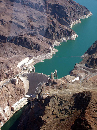 Survol de l'Hoover Dam