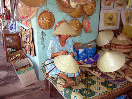 Fabrication des chapeaux coniques