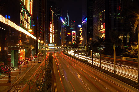 Hennessy Road by night