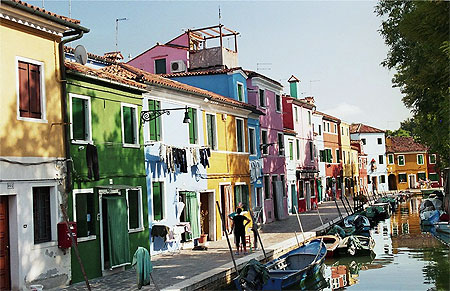 Maisons acidul�es � Burano