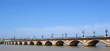 Bordeaux, le centre ville, la ville historique et les quais