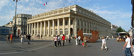Bordeaux, le centre ville, la ville historique et les quais