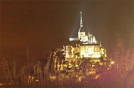 Le mont dans l'herbe