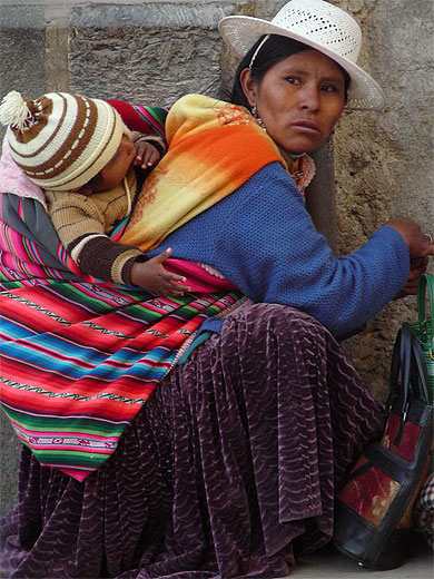 Bolivienne et son enfant � Potosi
