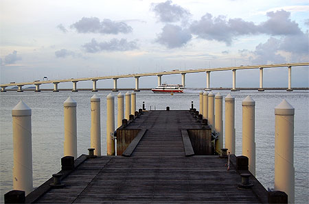 Ponton et embarcation