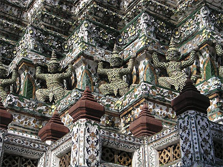 Sculptures sur Wat Arun