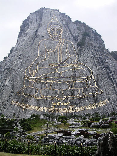 Bouddha grav� dans la pierre