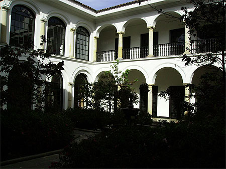 Un patio � Bogota