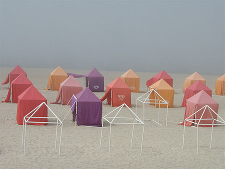 Plage dans la brume