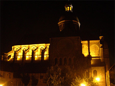 Provins by night