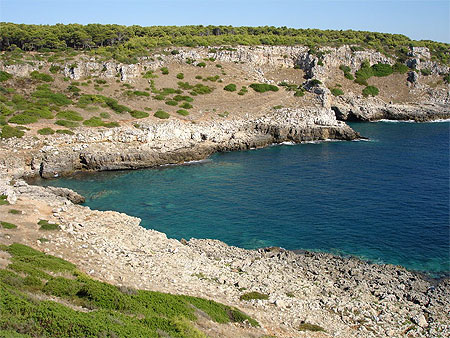 Superbe crique avec rochers