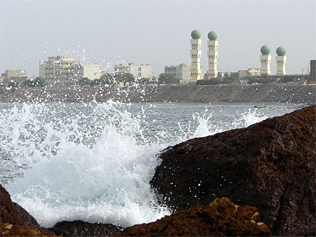 La Mosqu�e de Dakar depuis la plage