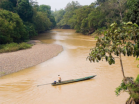 La pirogue, moyen de transport classique � Born�o