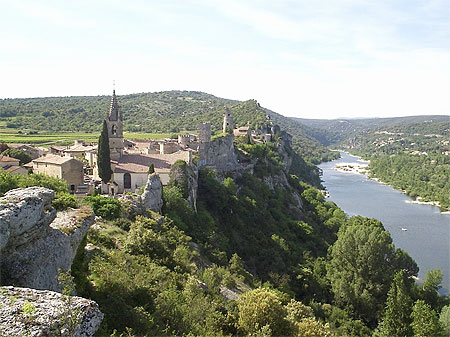 Aigu�ze et la sortie des Gorges de l'Ard�che