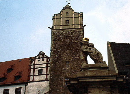 La statue de l'ours couronn�e
