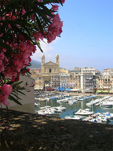 Le vieux port et l'�glise St Jean-Baptiste