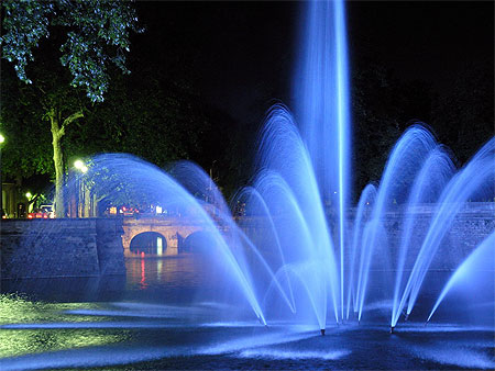 Nimes la fontaine du canal